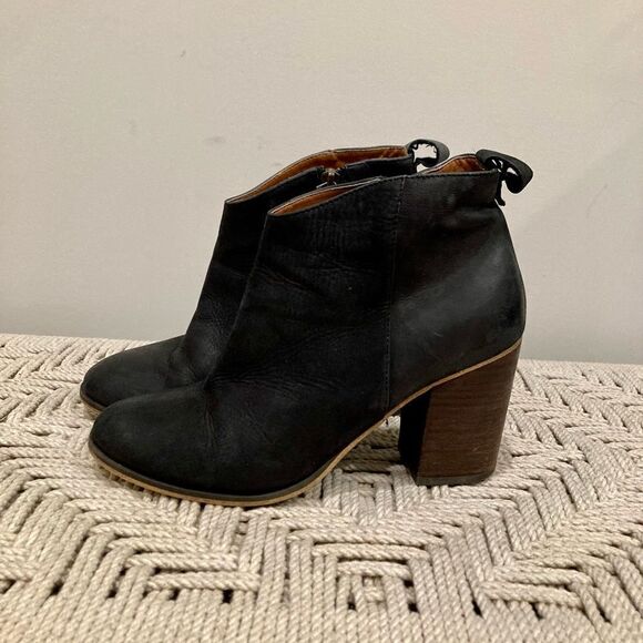 BP Lance Leather Block Heel Bootie - Picture 2 of 16